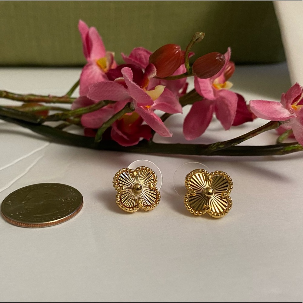 Beautiful 18k Gold Plated Clover Earrings